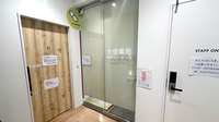 大信薬局　鶴見駅前店の入口