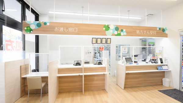 調剤薬局ツルハドラッグ小倉三萩野店の受付/カウンター