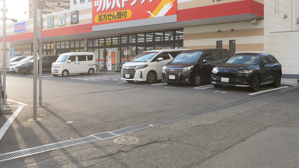 調剤薬局ツルハドラッグ小倉三萩野店の駐車場