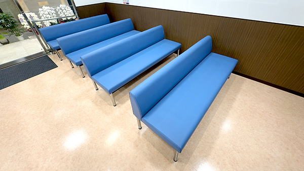 ライフ薬局川口駅前店の待合スペース