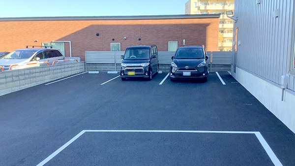 ノルデン薬局南平岸店の駐車場