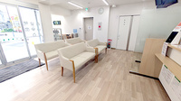 そうごう薬局 戸塚東口駅前店の待合スペース