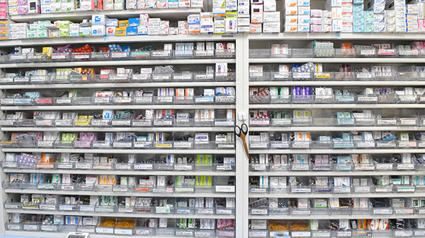 ひつじ薬局　泉大津店の薬棚