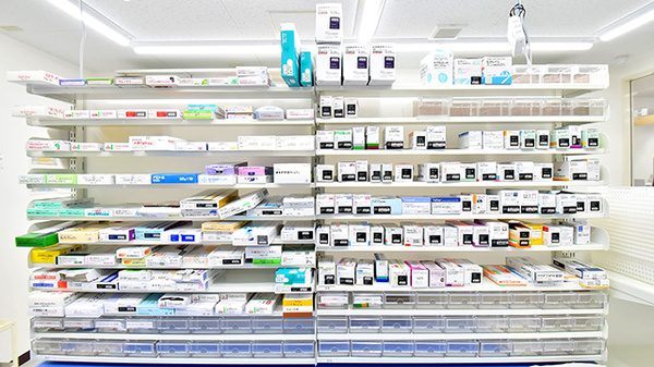 薬局くすりの福太郎　金町駅北口店の薬棚