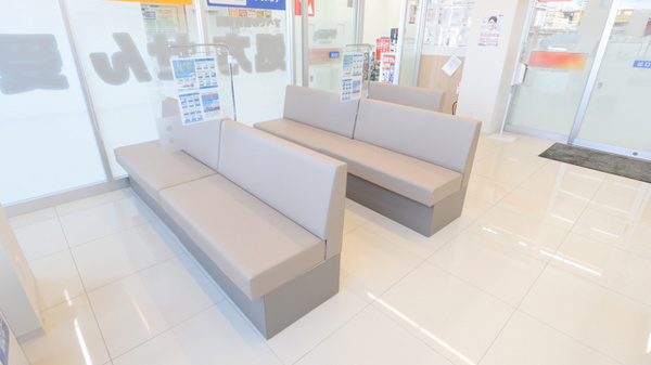 ウォンツ東雲本町薬局の待合スペース