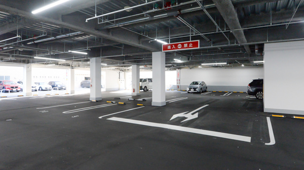 ウォンツ東雲本町薬局の駐車場