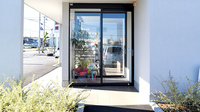 トラスト薬局　羽島店の入口