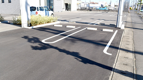 トラスト薬局　羽島店の駐車場