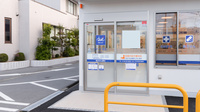 クオール薬局長浜高月店の入口