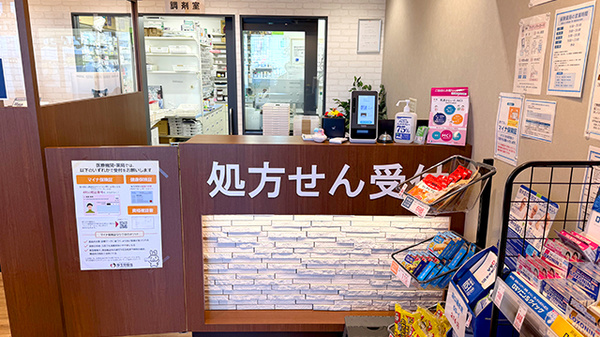 薬局トモズ京成曳舟店の受付/カウンター