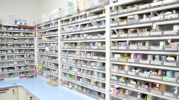 すだち薬局上板店の薬棚