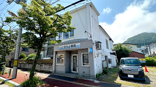 おもと薬局 ほうらい店の外観