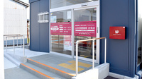 山本保健薬局 吉見店（大阪府岸和田市）の入口