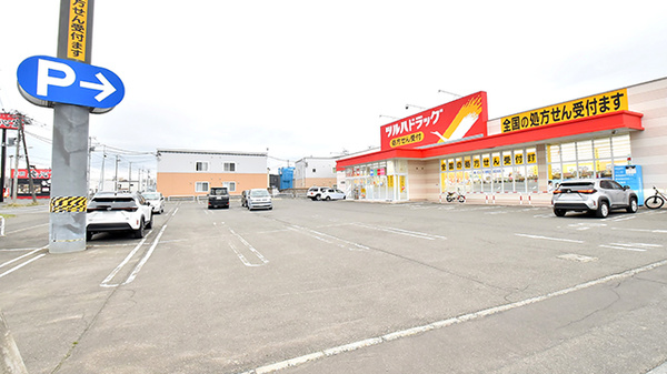 調剤薬局ツルハドラッグ厚別東店の駐車場