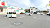 ドラッグセイムス三郷戸ケ崎３丁目薬局の駐車場