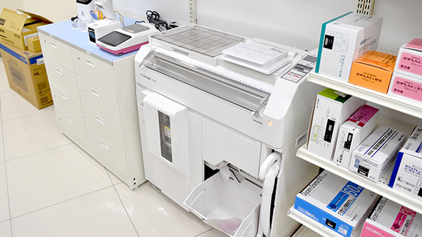 アカカベ薬局　萱振店の調剤器具