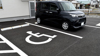 さかなし薬局西与賀店の駐車場