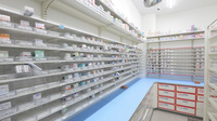 スギ薬局 北白川店の薬棚