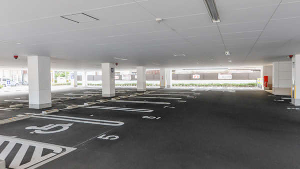 スギ薬局 北白川店の駐車場