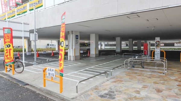 スギ薬局 北白川店の駐輪場
