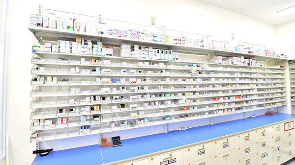 スギ薬局 江古田店の薬棚