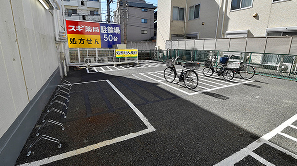 スギ薬局 江古田店の駐輪場