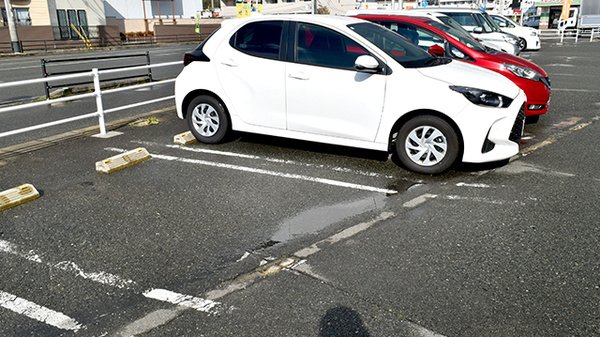 ウエルシアプラス薬局 福岡三苫店の駐車場