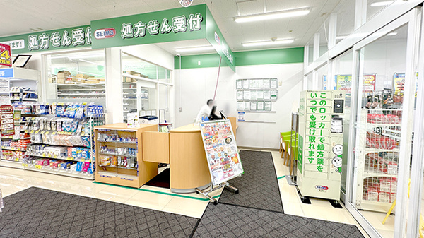 ドラッグセイムス札幌苗穂薬局の入口