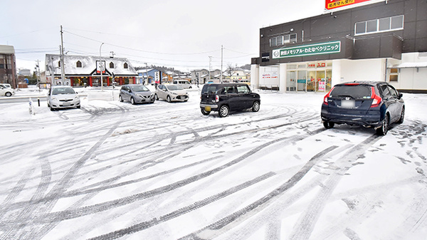 調剤薬局ツルハドラッグ秋田広面西店の駐車場