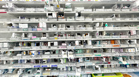 新生堂薬局井尻店の薬棚