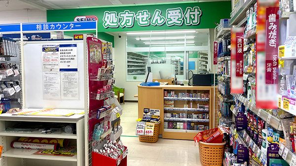 ドラッグセイムス戸塚汲沢薬局の入口