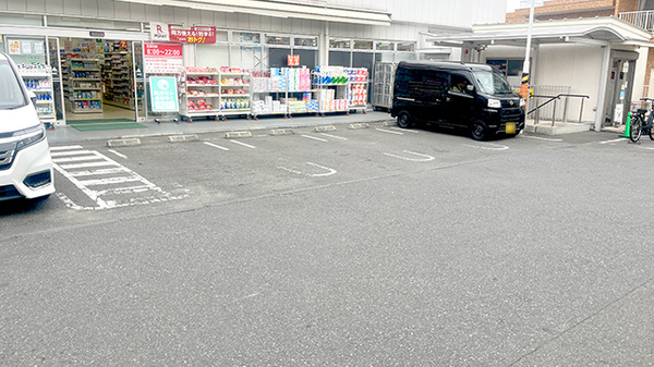 ドラッグセイムス戸塚汲沢薬局の駐車場