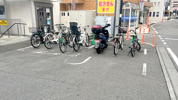 ドラッグセイムス戸塚汲沢薬局の駐輪場