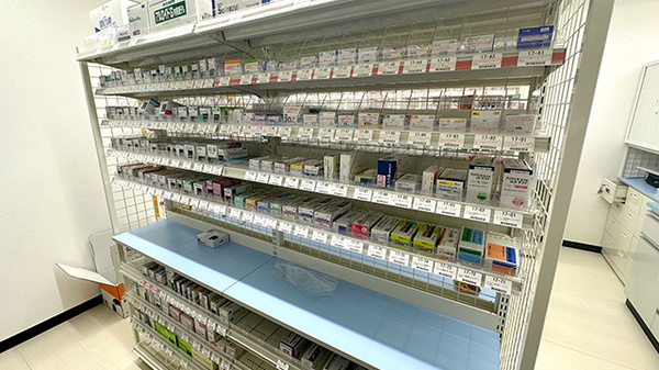モリキ須坂春木町薬局の薬棚