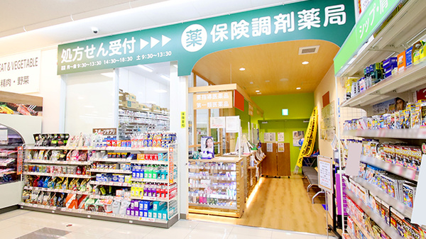 調剤薬局ツルハドラッグ仙台落合店の入口