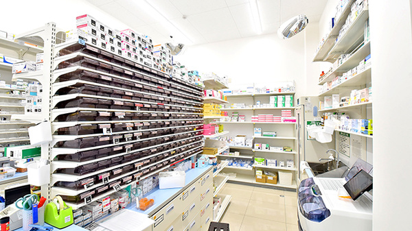 スギ薬局 宝ヶ池店の調剤室