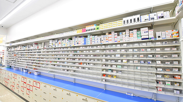 スギ薬局 八潮南川崎店の薬棚