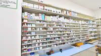 スギ薬局 丸山台店の薬棚