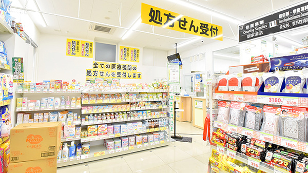 スギ薬局 阿倍野駅北店の入口