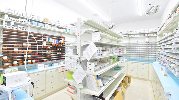 スギ薬局 阿倍野駅北店の調剤室