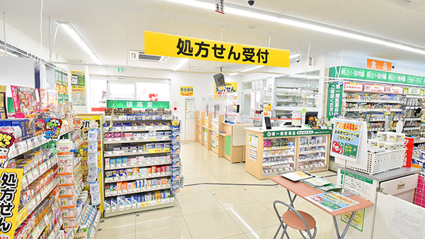 スギ薬局 高槻栄町店の入口
