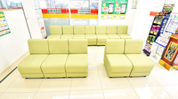 スギ薬局 高槻栄町店の待合スペース