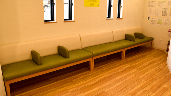 ポトス薬局くろざさ店の待合スペース