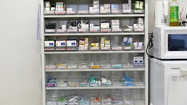 大信薬局　荒尾店の薬棚