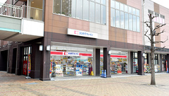 ココカラファイン薬局　ＪＲ大久保駅前店の外観