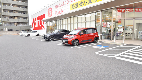 V・drug　金城薬局の駐車場