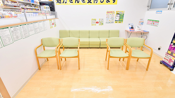 スギ薬局 立会川店の待合スペース