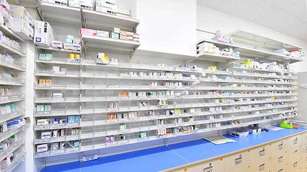 スギ薬局 立会川店の薬棚