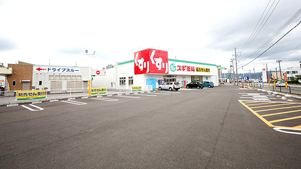 スギ薬局 福井インター店の駐車場