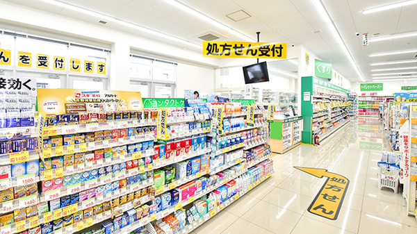 スギ薬局 鳴海南店の入口